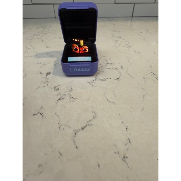 Bitzee Interactive Digital Hologram 3D Pet Takara Tomy Japan - Picture 5 of 10